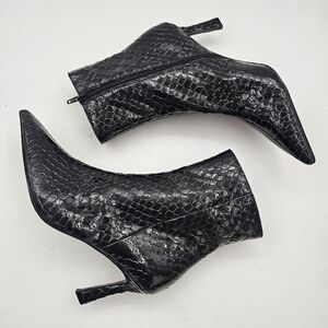 Steve Madden Leena Black Reptile Pointed Toe Booties NWOB Size 8.5